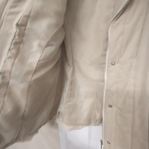 Vintage Cream Puffer Jacket with Faux Fur  Collar And Cuffs - Picture 9 of 14